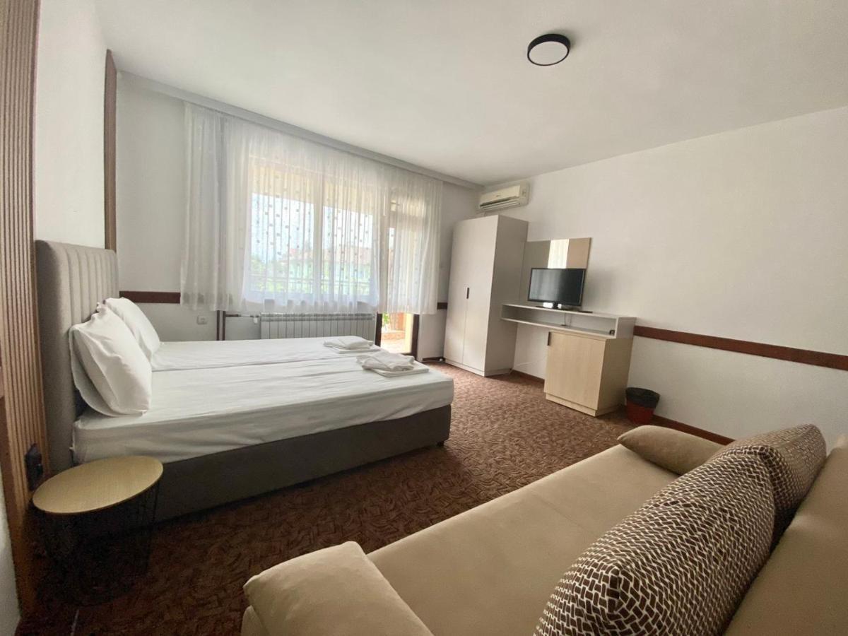 Hotel Хотел М1 Primorsko Esterno foto