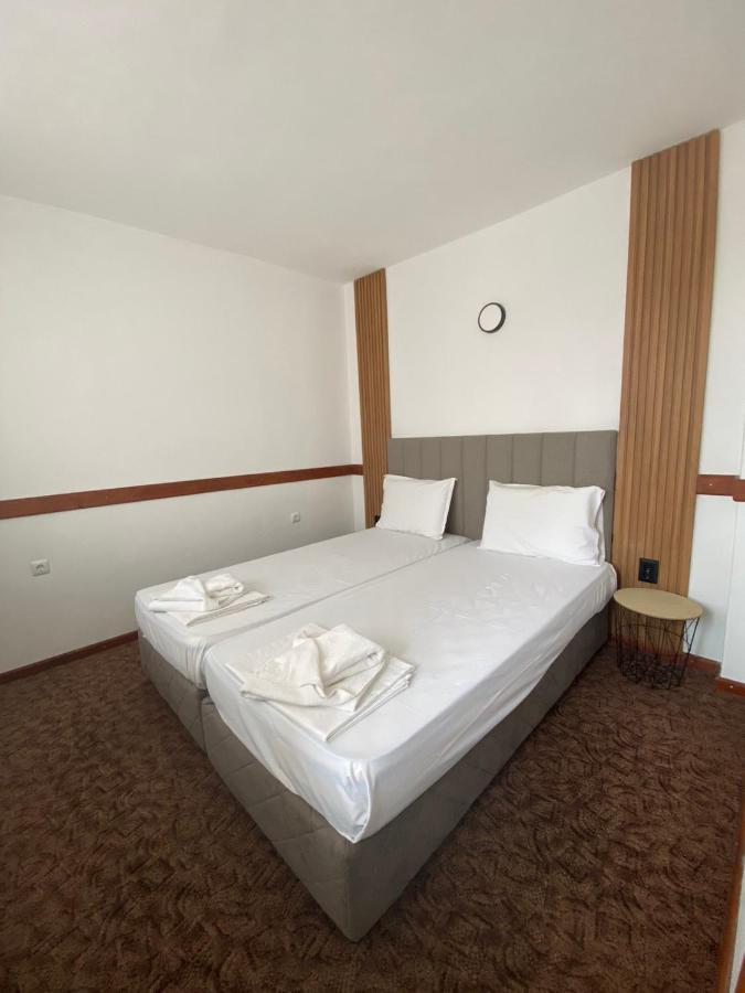 Hotel Хотел М1 Primorsko Esterno foto